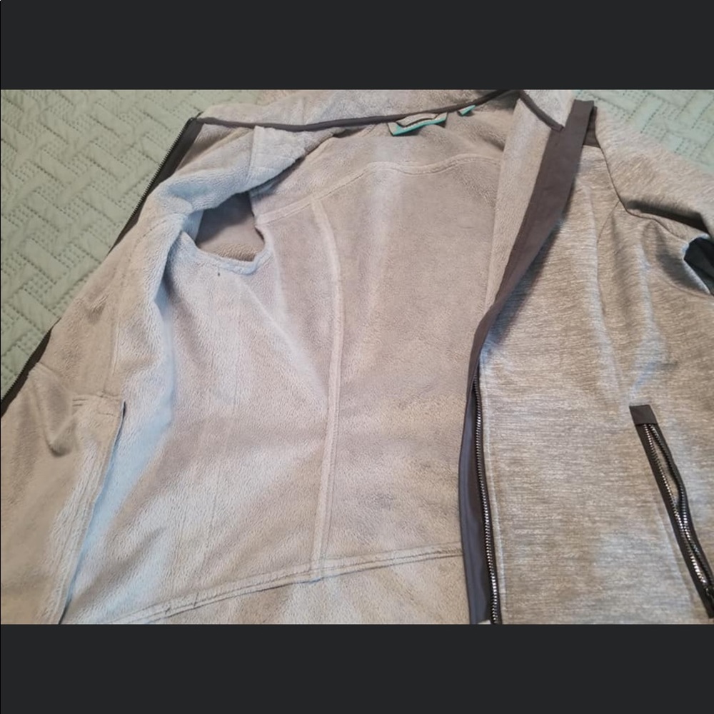 Silver and gray rain jacket - Picture 4 of 4